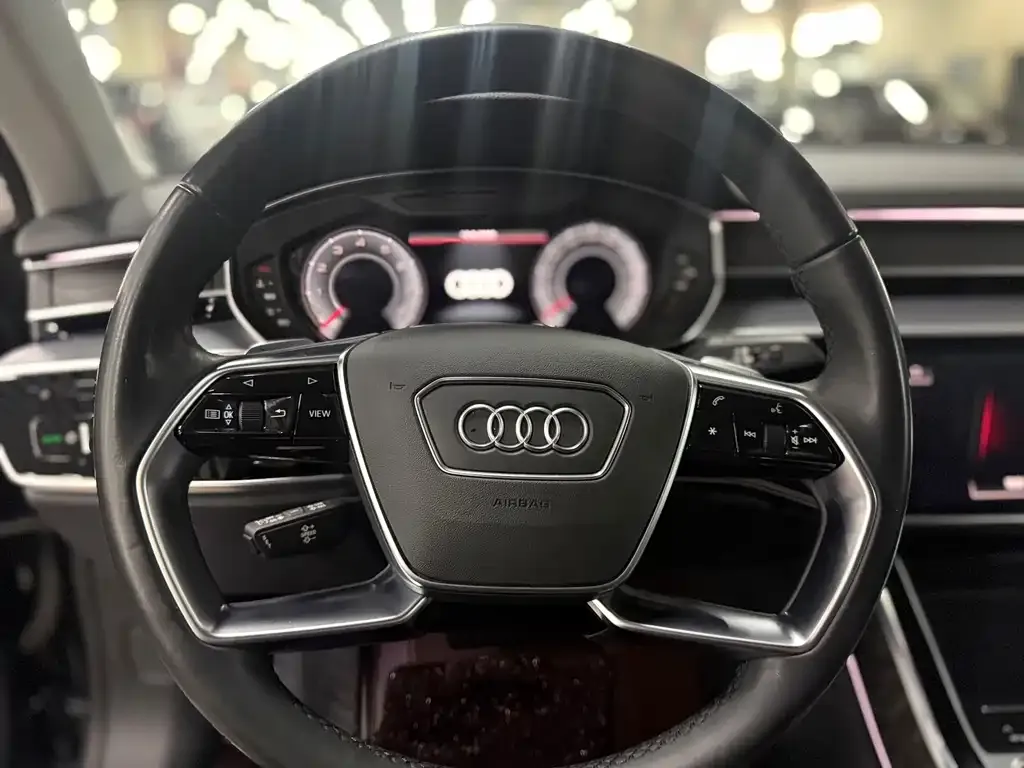 Audi A8 — фото 7