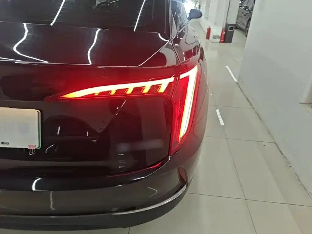 Hongqi E-QM5 — фото 7