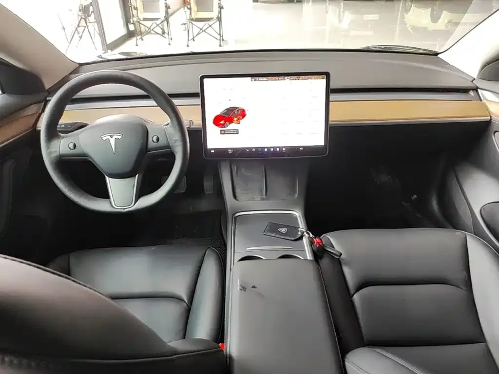 Tesla Model 3 — фото 5