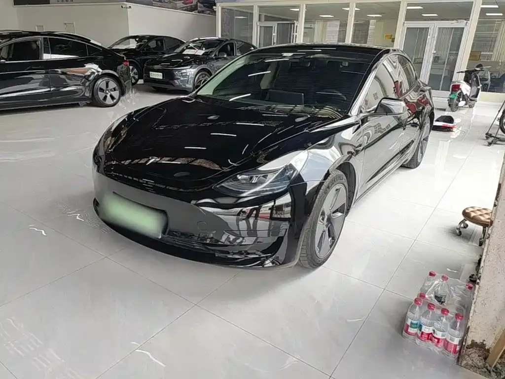 Tesla Model 3 — фото 10