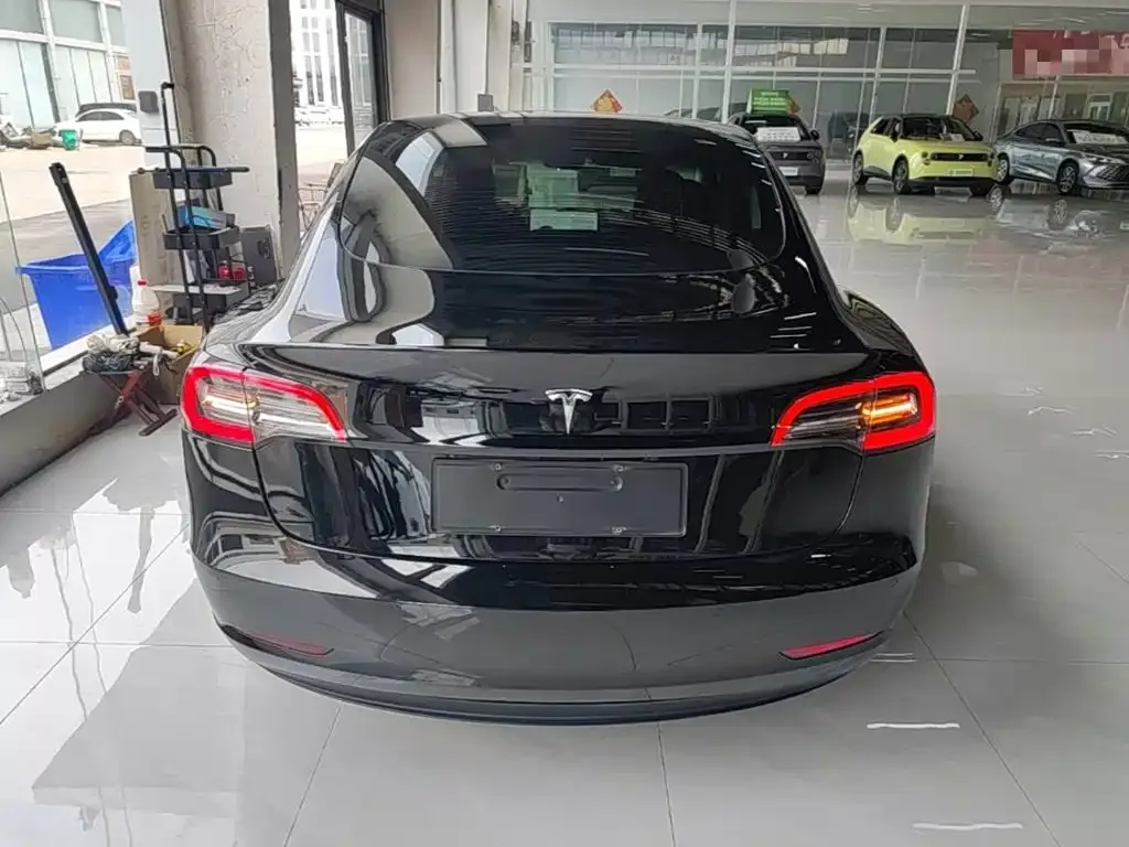 Tesla Model 3 — фото 3