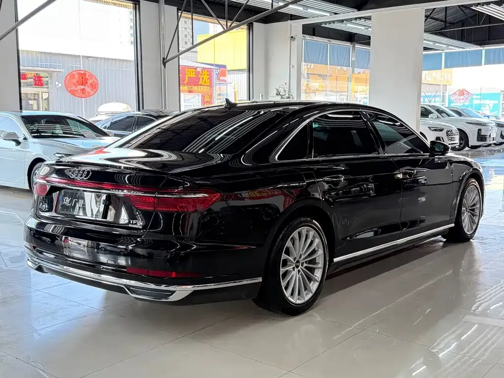Audi A8 — фото 4