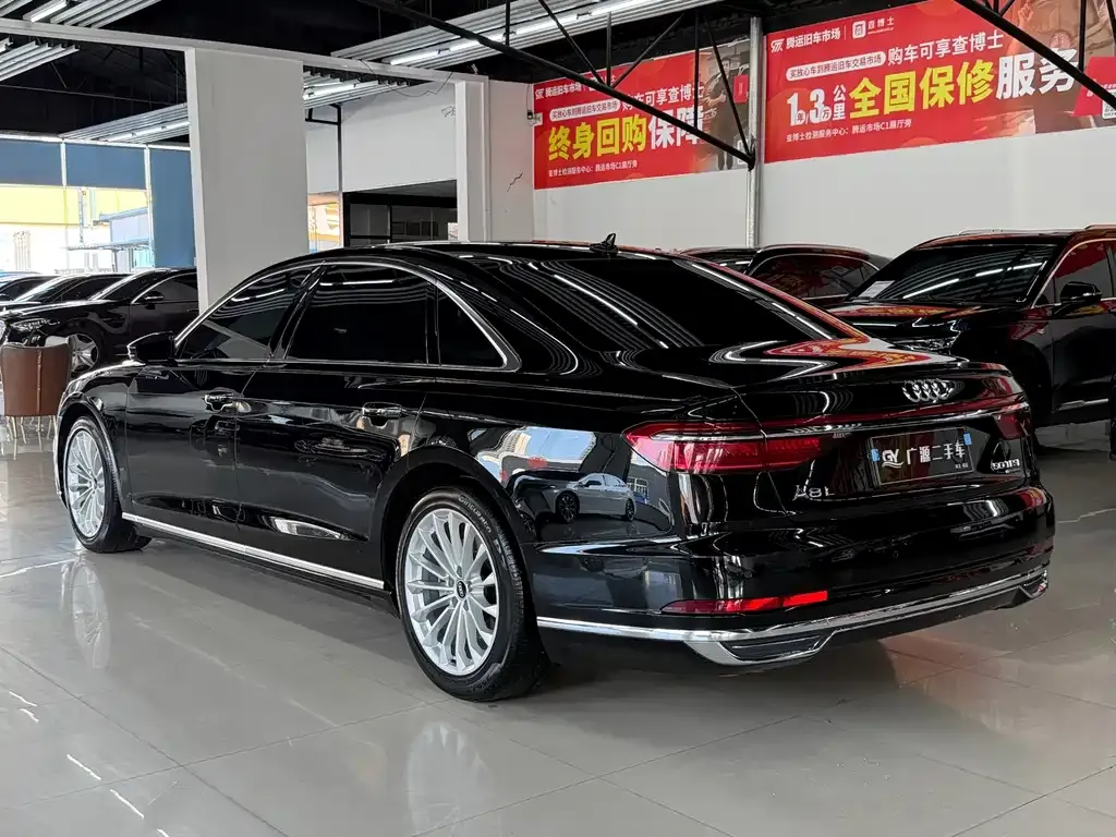 Audi A8 — фото 3