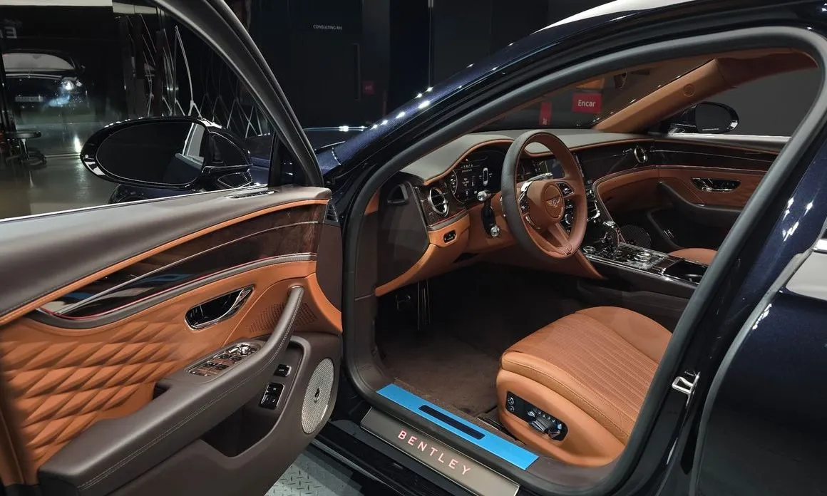 Bentley Flying Spur — фото 9