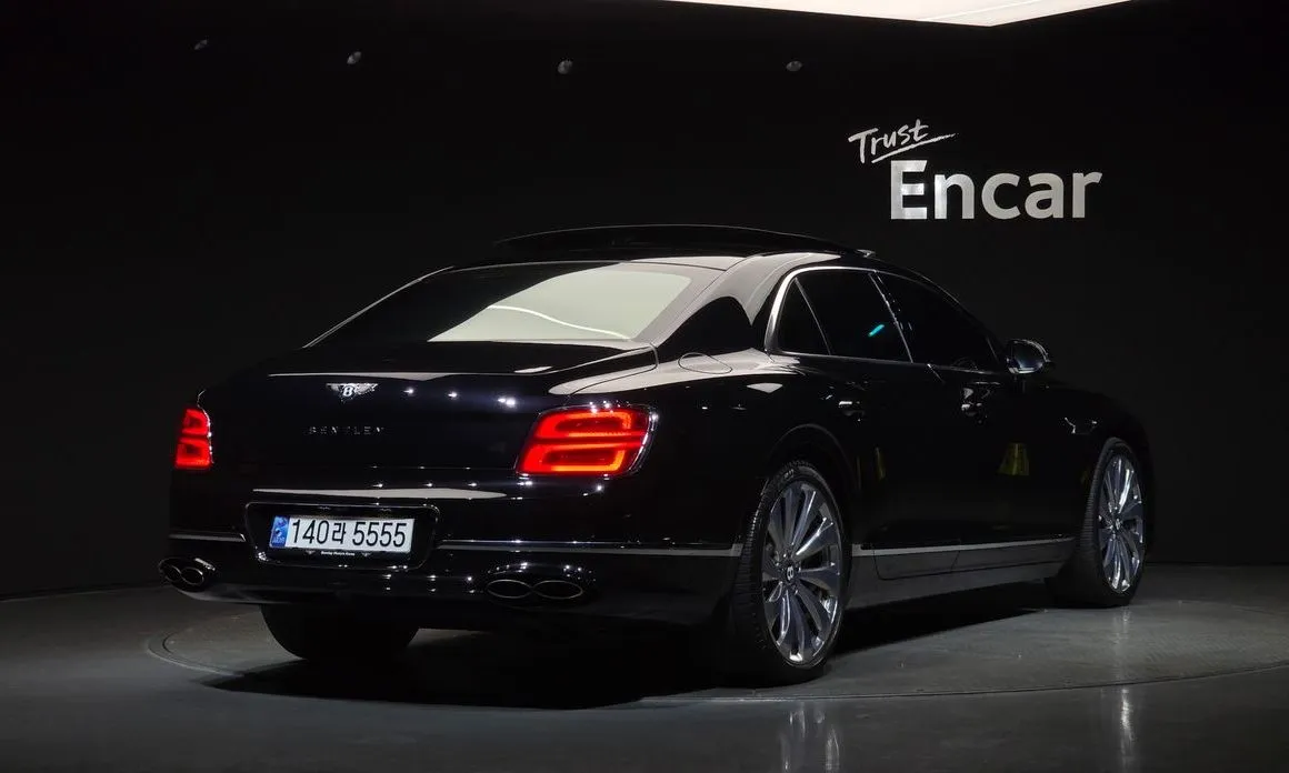 Bentley Flying Spur — фото 3