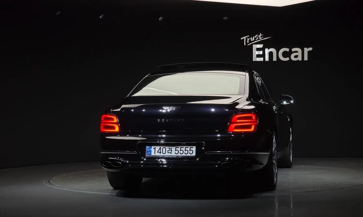 Bentley Flying Spur — фото 2