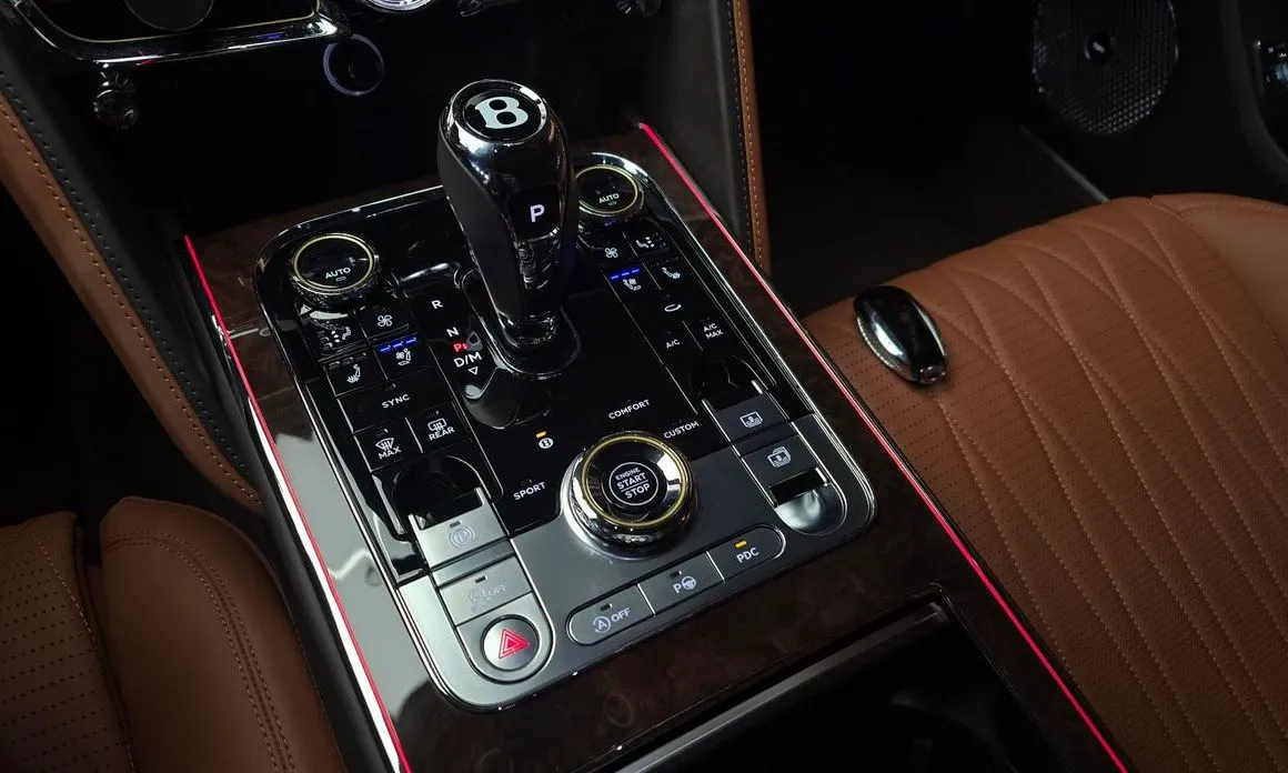 Bentley Flying Spur — фото 8