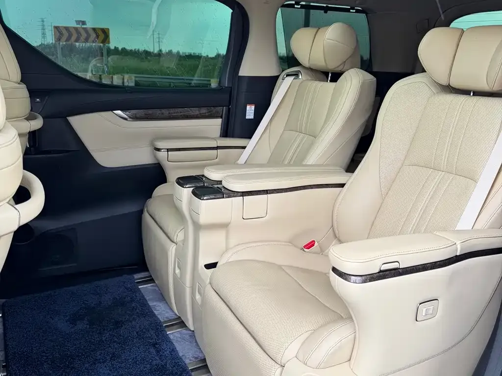 Toyota Vellfire — фото 5