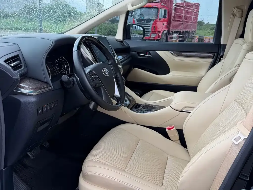 Toyota Vellfire — фото 7