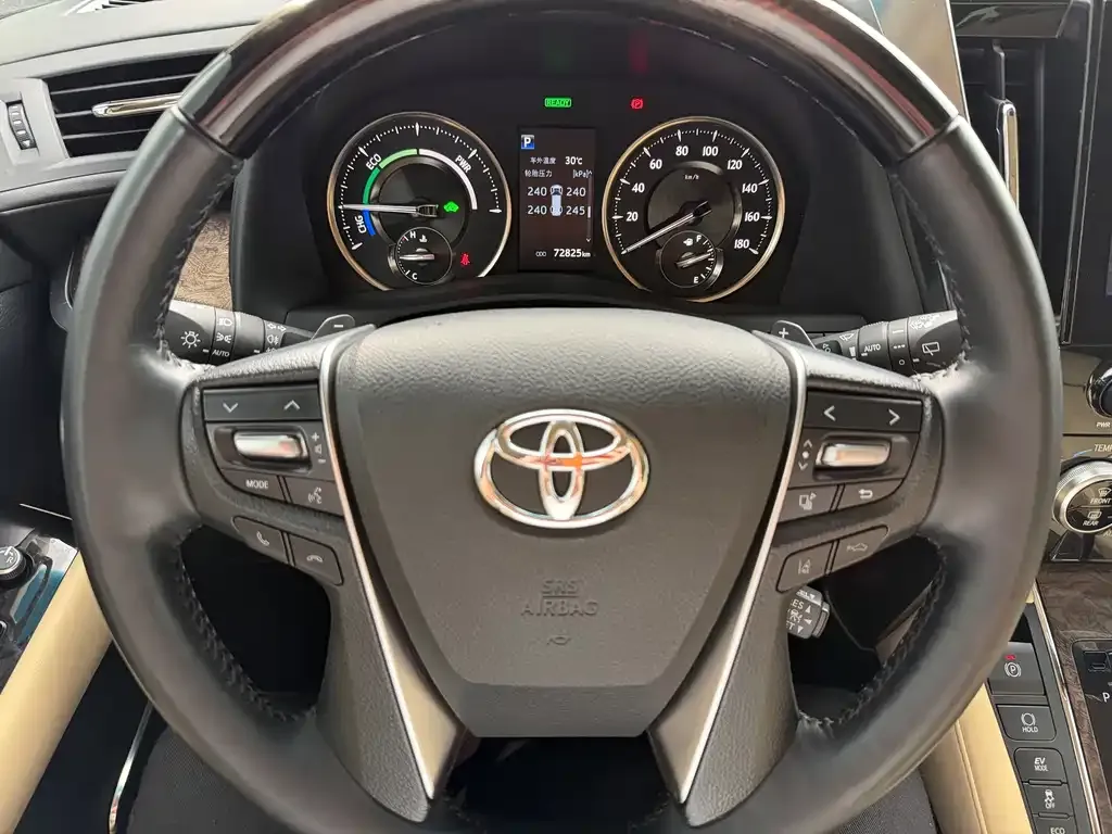 Toyota Vellfire — фото 6