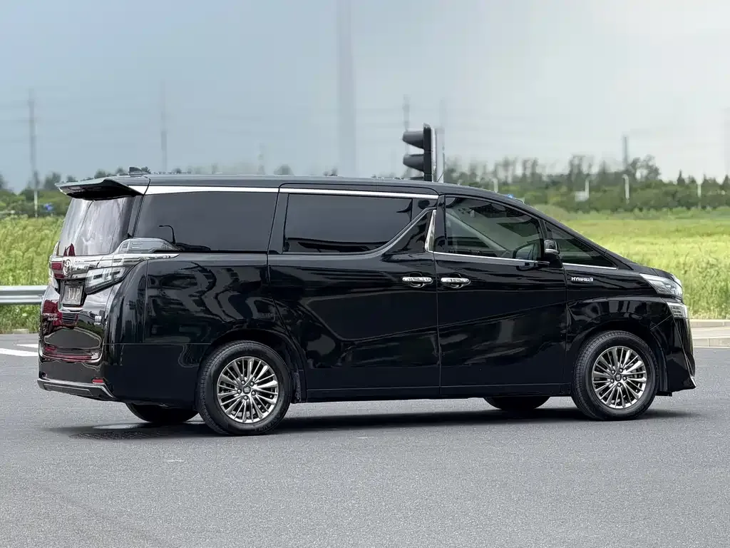 Toyota Vellfire — фото 3