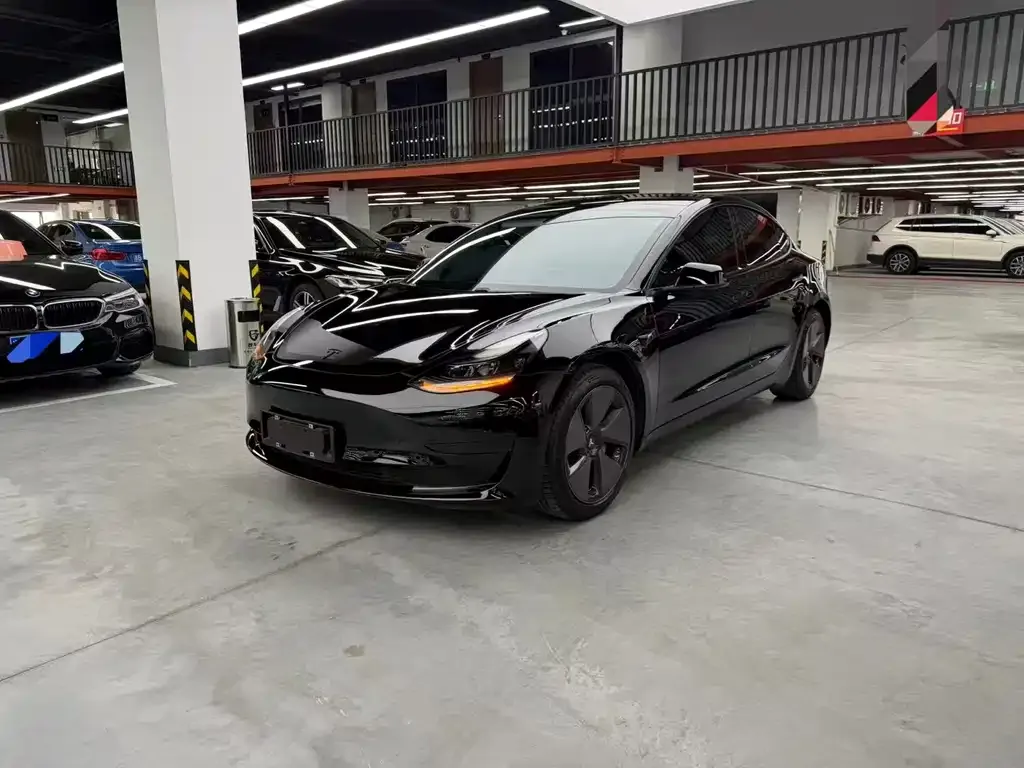 Tesla Model 3 — фото 1