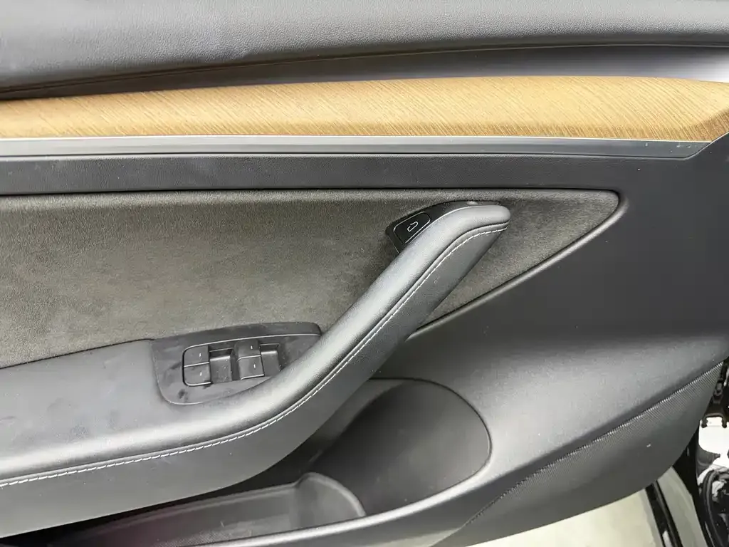 Tesla Model 3 — фото 9