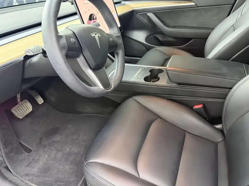 Tesla Model 3 — фото 4