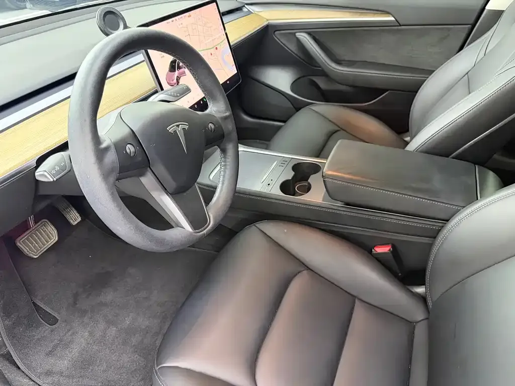 Tesla Model 3 — фото 3