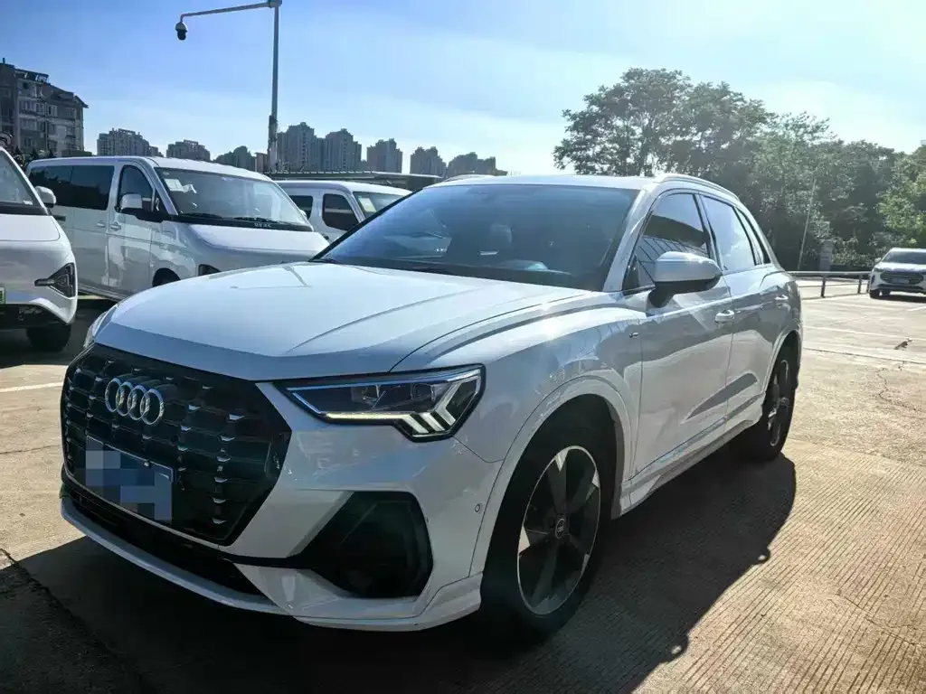 Audi Q3 — фото 1