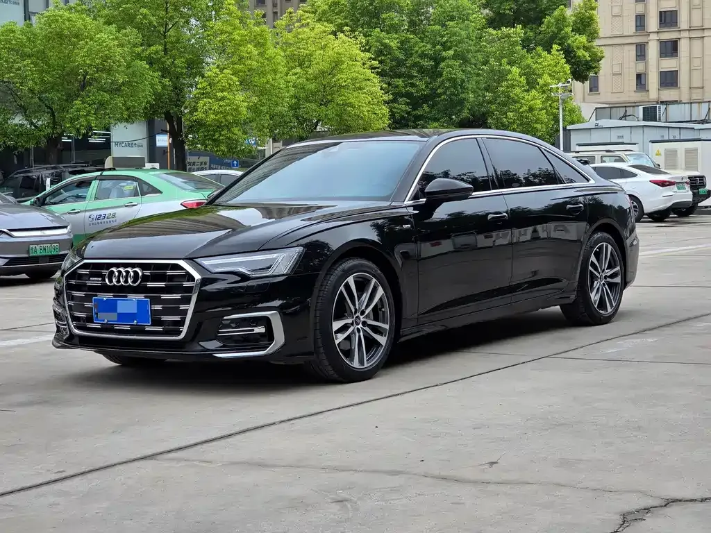 Audi A6L — фото 1