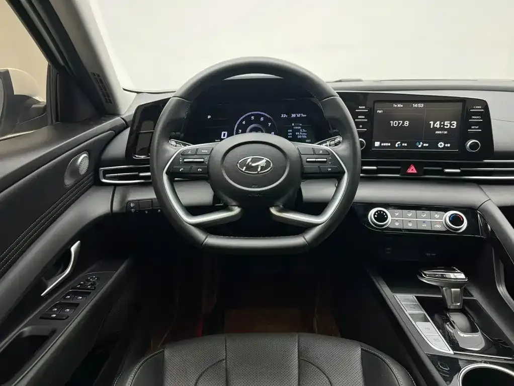 Hyundai Elantra — фото 6