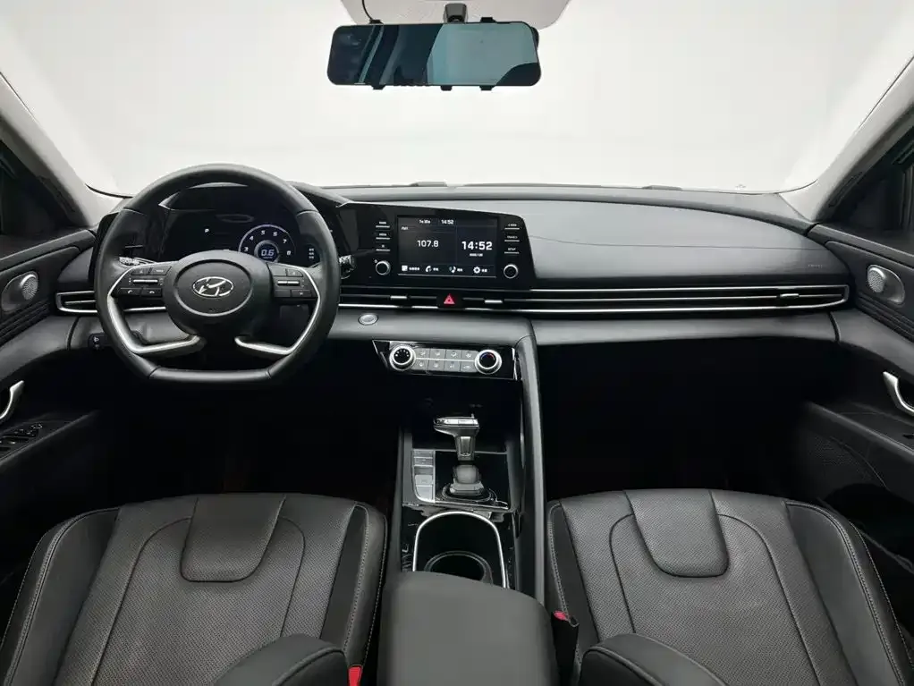 Hyundai Elantra — фото 8