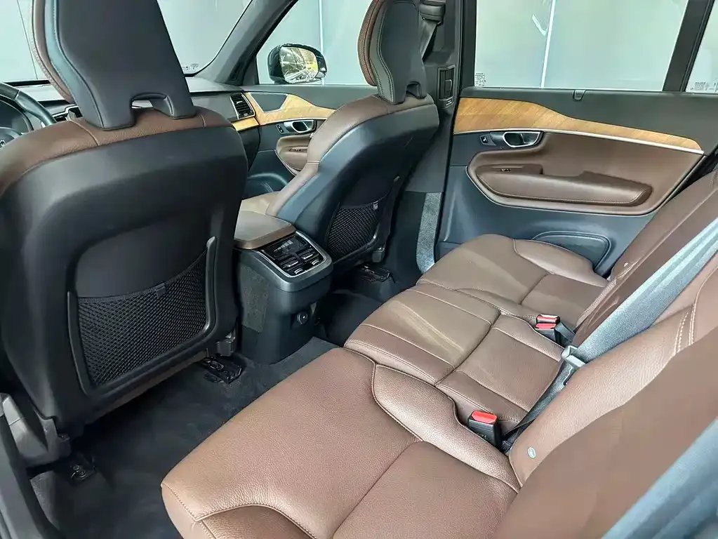 Volvo XC90 — фото 10