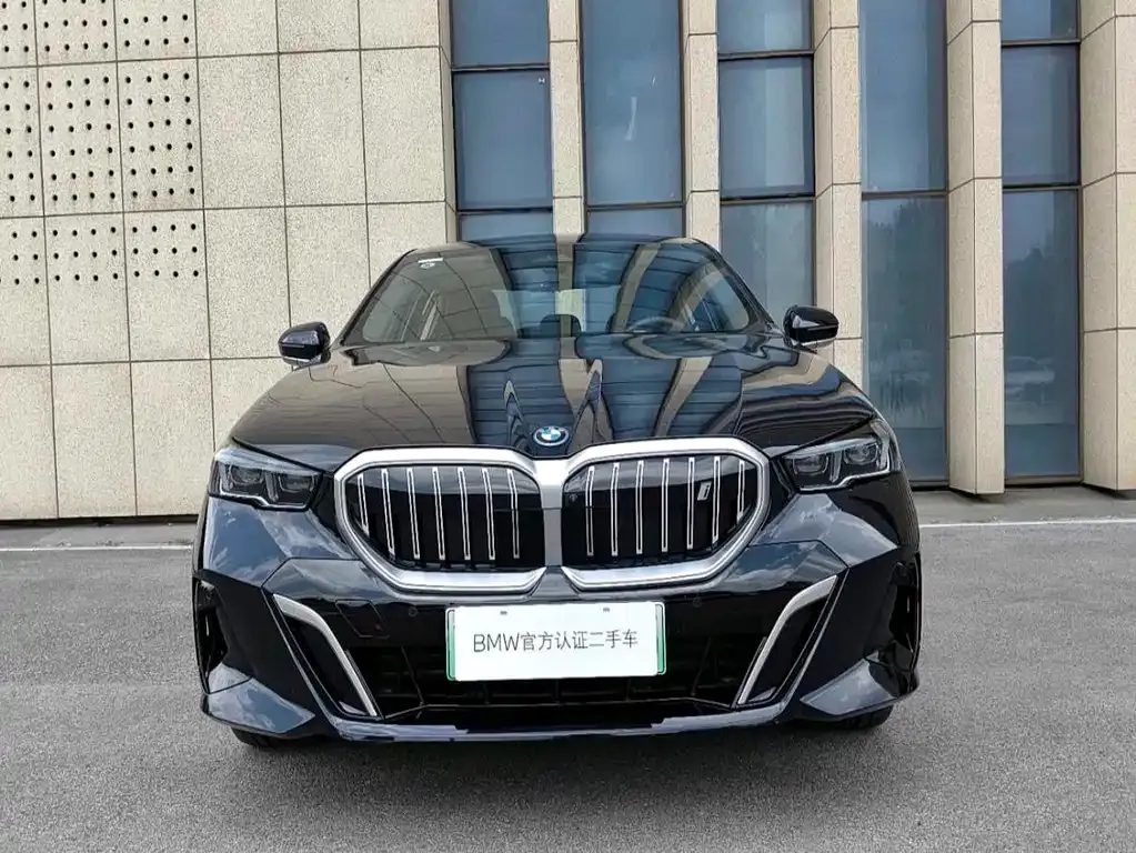 BMW i5 — фото 1