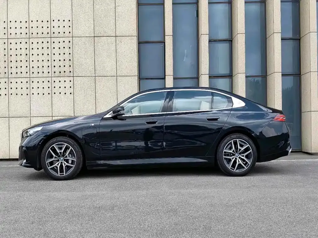 BMW i5 — фото 6