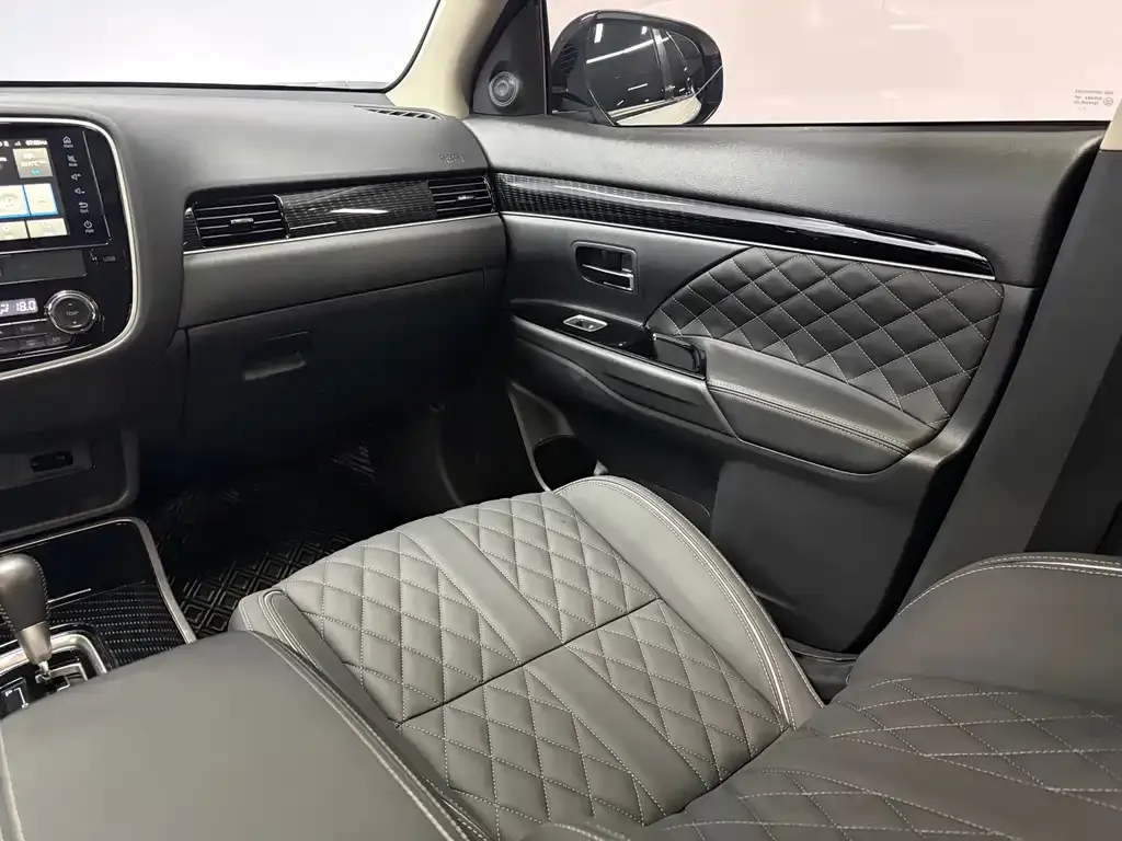 Mitsubishi Outlander — фото 2