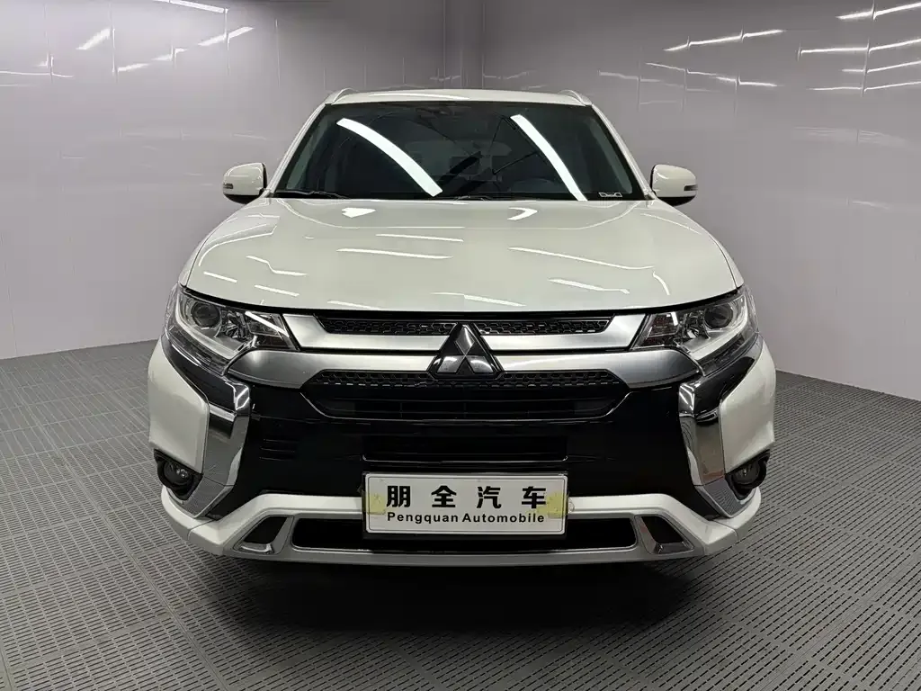 Mitsubishi Outlander — фото 5
