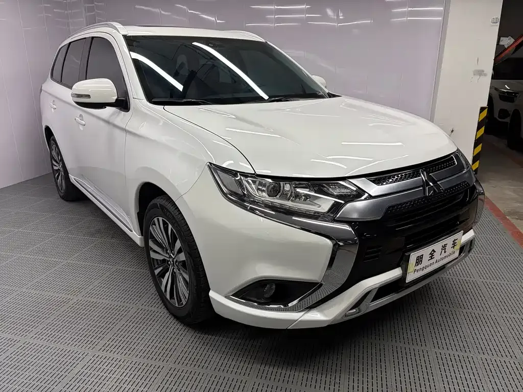 Mitsubishi Outlander — фото 8
