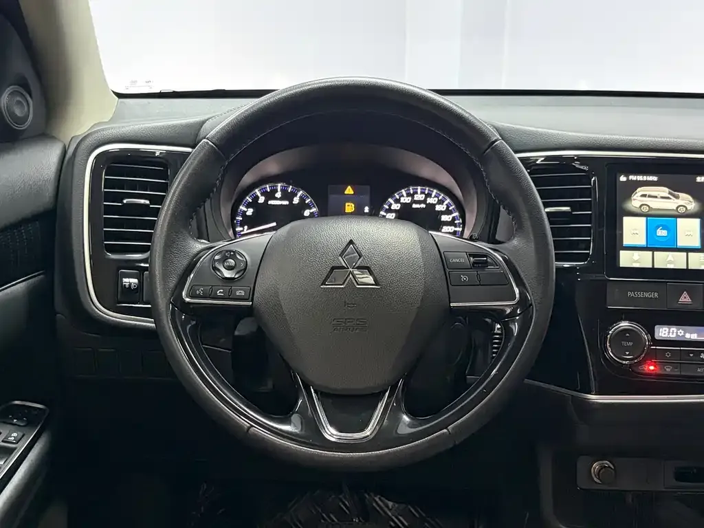Mitsubishi Outlander — фото 3