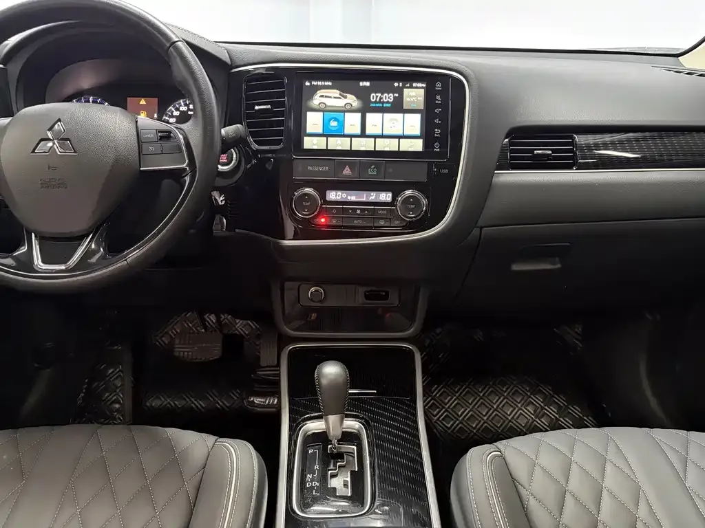 Mitsubishi Outlander — фото 10