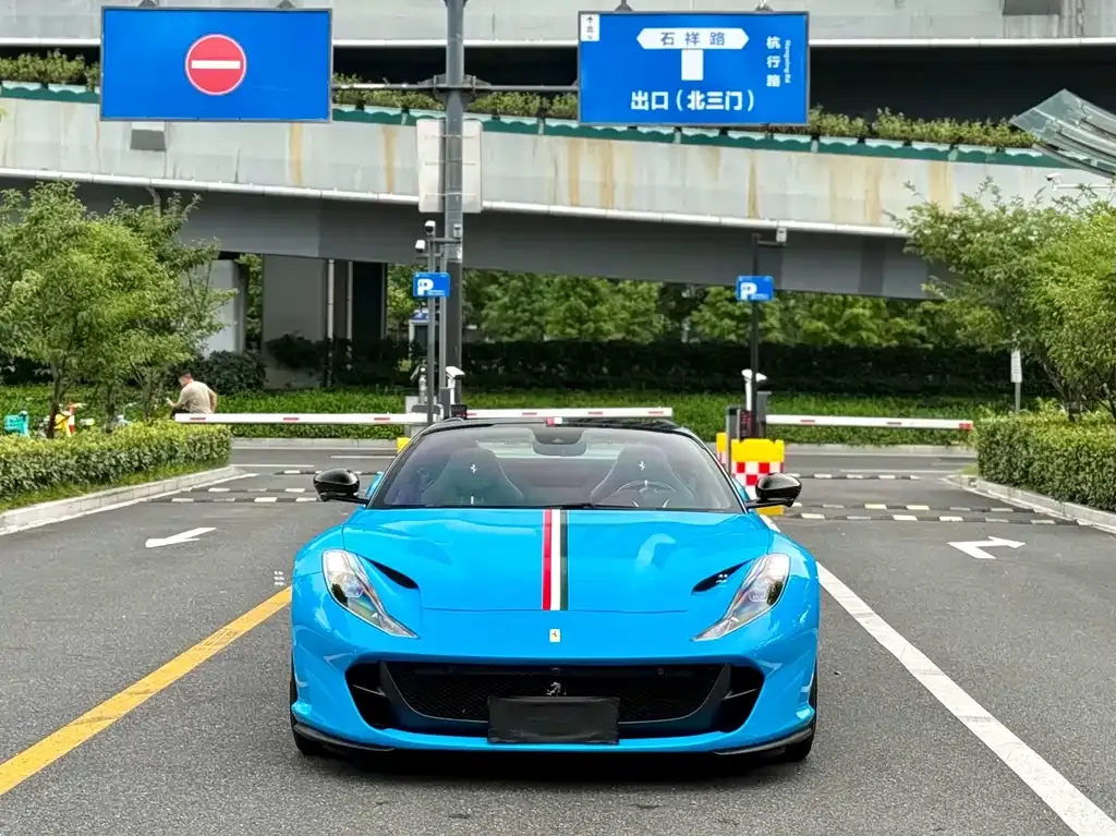 Ferrari 812 — фото 1