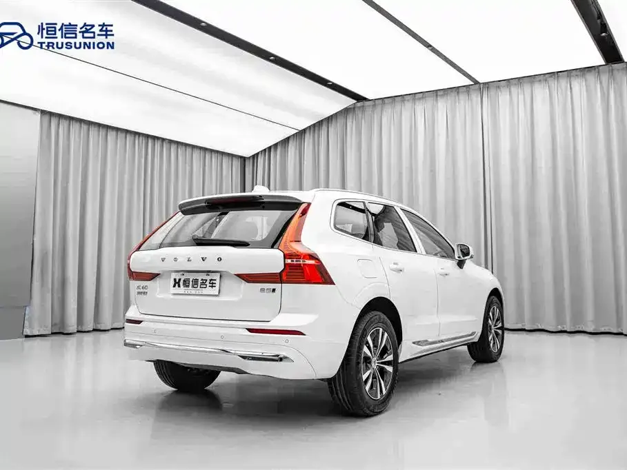 Volvo XC60 — фото 4