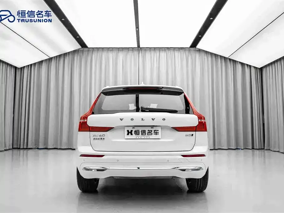 Volvo XC60 — фото 8