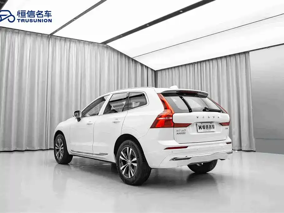 Volvo XC60 — фото 9