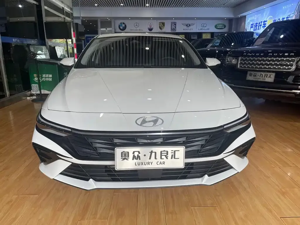 Hyundai Elantra — фото 8