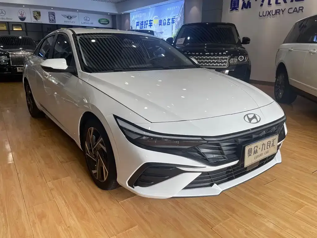 Hyundai Elantra — фото 3