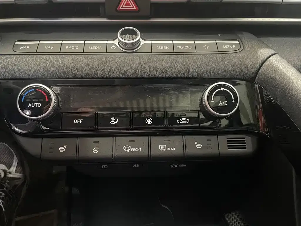 Hyundai Elantra — фото 4