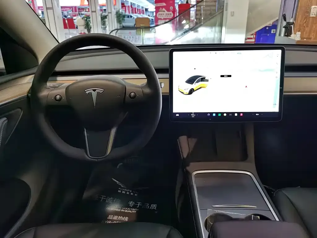 Tesla Model Y — фото 6