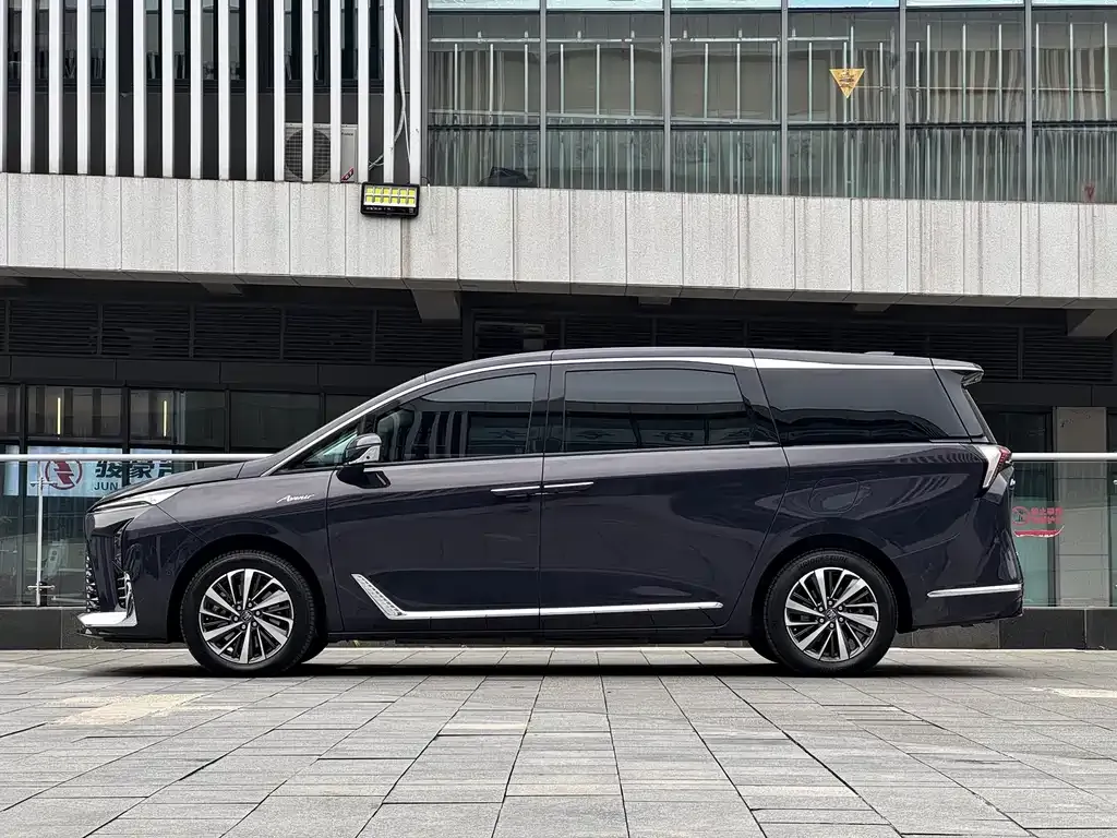 Buick GL8 Hybrid — фото 10
