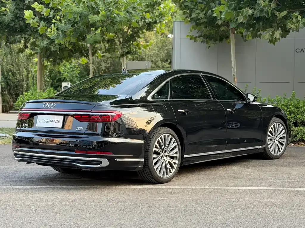 Audi A8 — фото 3