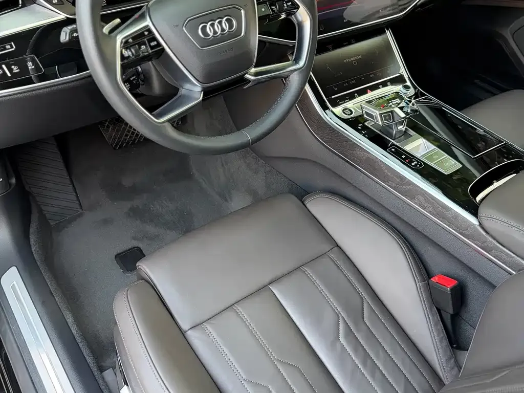 Audi A8 — фото 8