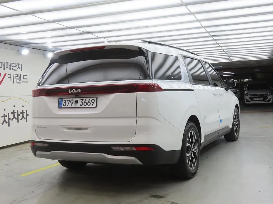 Kia Carnival — фото 10