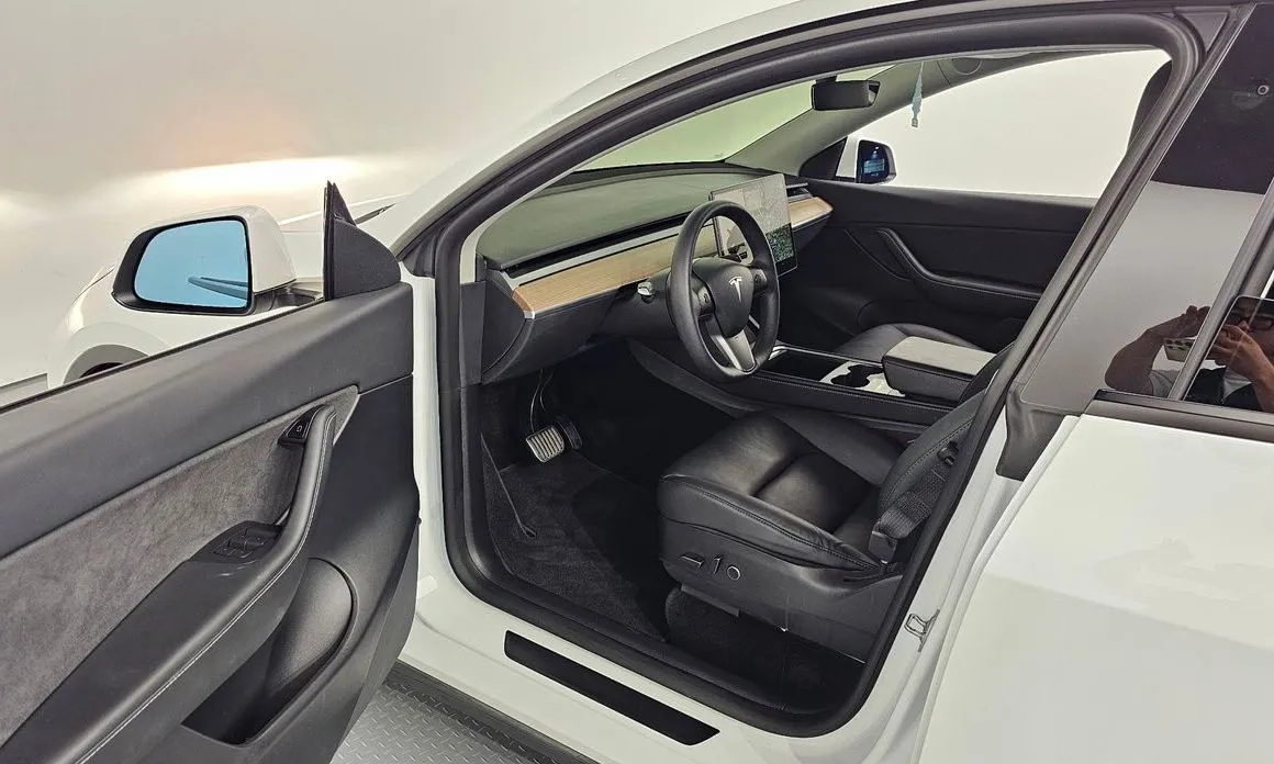Tesla Model Y — фото 10