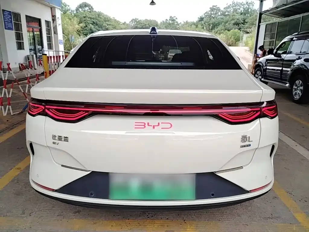 BYD Qin L — фото 4