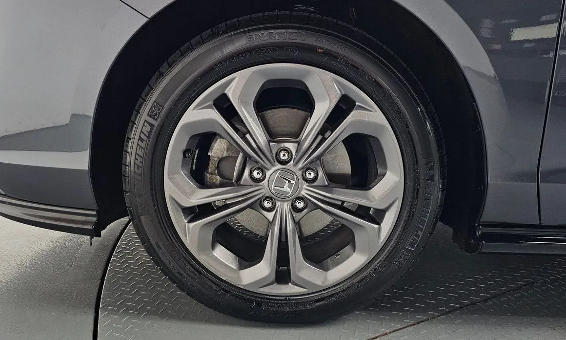 Honda Accord — фото 9