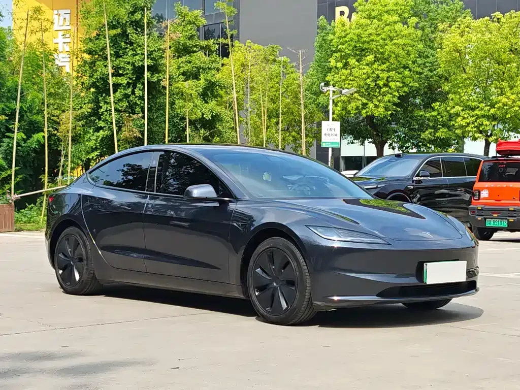 Tesla Model 3 — фото 10