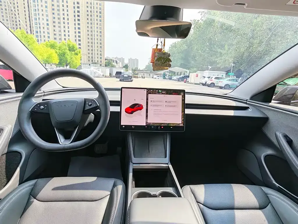 Tesla Model 3 — фото 3