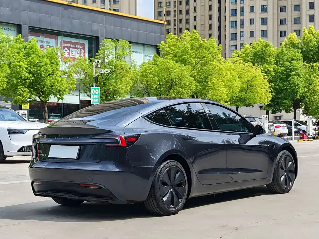 Tesla Model 3 — фото 7