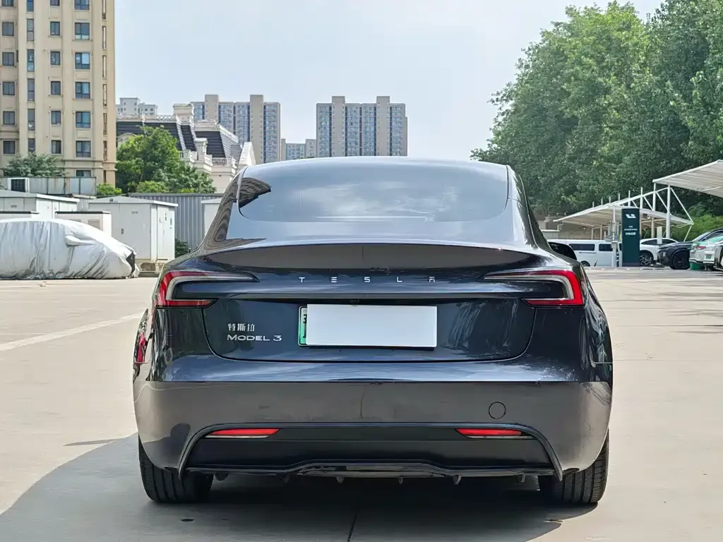 Tesla Model 3 — фото 2